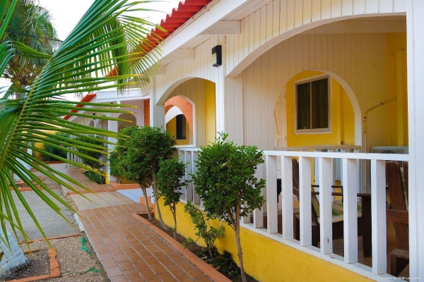 Coconut Inn (Oranjestad)